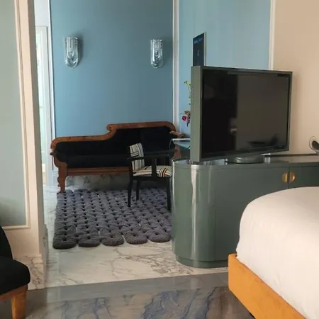 Nus Poerio Hotel 4*