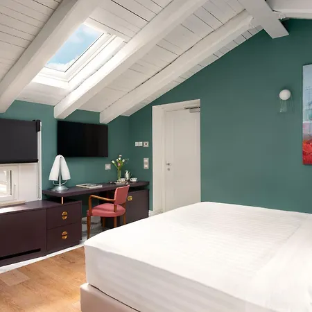 Nus Poerio ローマ