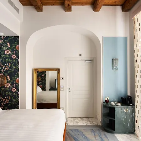 Nus Poerio Hotel 4*