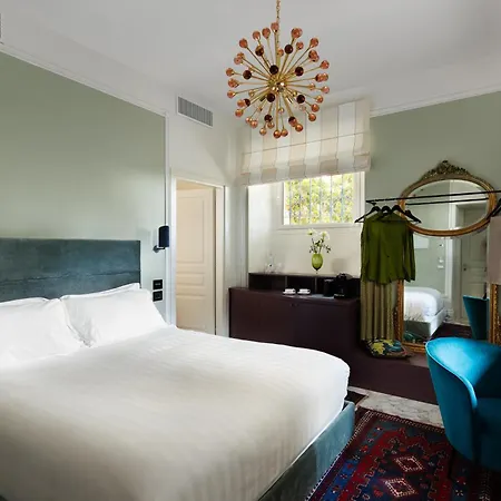 Hotel Nus Poerio 4*